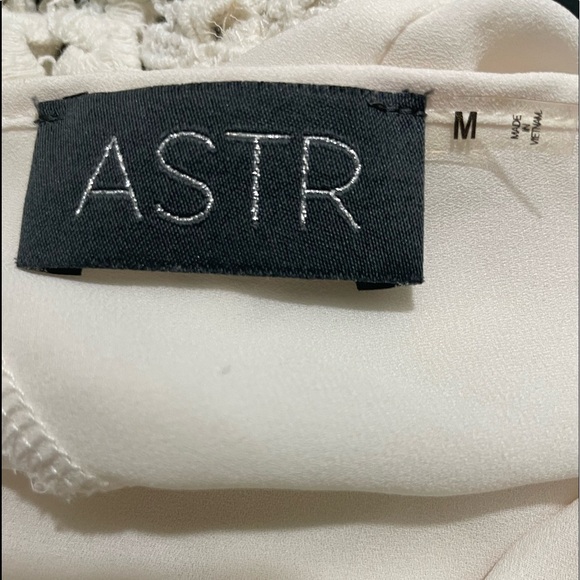 Astr womens blouse crochet bottom short sleeve cream color size medium - Picture 9 of 9